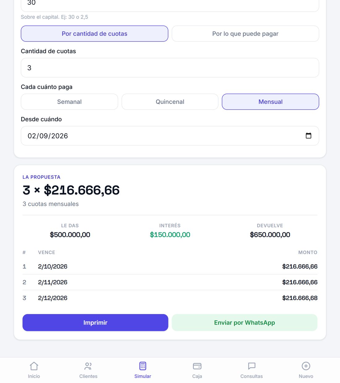 Simulador de crédito: cantidad de cuotas y frecuencia arriba, y debajo la propuesta con el monto de cada cuota, el interés, el total a devolver y las fechas de vencimiento.